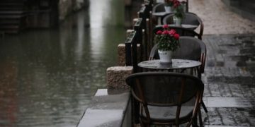 Prakiraan Cuaca Semarang 15 April 2026: Hujan Petir, Warga Diimbau Waspada