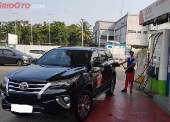 Mobil Lebih Hemat BBM Saat Tangki Penuh, Begini Penjelasan Ahli