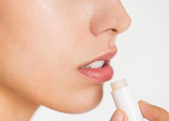 Kapan Waktu Tepat Menggunakan Lip Balm, Lip Oil, dan Lip Gloss?