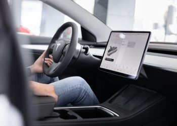 Mengapa Mobil Listrik Bikin Pusing dan Mual? Ini Penyebabnya