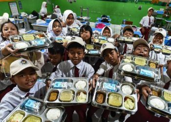 Hakim MK: Mengapa Dana MBG Tak Masuk Kemensos atau Kemenkes?