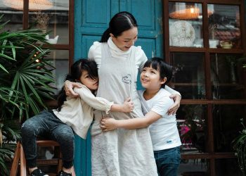 Ketika Ibu Harus Mengasuh Anak Sendirian