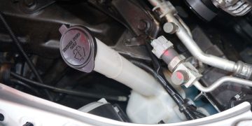 Ternyata Ini Alasan Penting Cek Kondisi Air Wiper Mobil Bekas