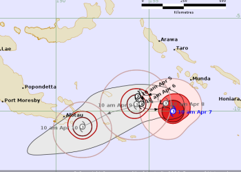 Twin cyclones in the South Pacific: Australia and New Zealand on edge