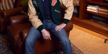 8 gaya kasual Zee Pruk dengan jeans hitam untuk hangout