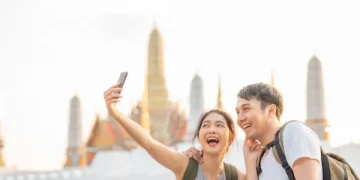 Orang yang Menghabiskan Uang untuk Pengalaman Dapat 8 Manfaat Ini, Menurut Psikologi