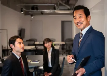 Orang yang Dihormati Tanpa Minta, Ini 8 Ciri Menurut Psikologi