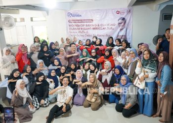 Puluhan Perempuan di Tegal dan Karawang Diberdayakan Melalui Pelatihan dan Bantuan Modal