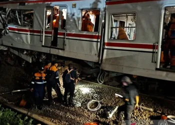 Evakuasi 7 penumpang KRL terjebak, tim SAR lanjutkan pencarian di lokasi kecelakaan