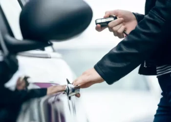 Orang yang Selalu Mengunci Mobil Dua Kali Punya 7 Ciri Kepribadian Ini, Kata Psikologi