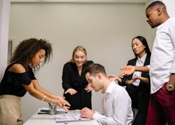 Pria 30 Tahun, Tabungan Sedikit dan Karier Mandek, Apa yang Harus Dilakukan?