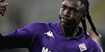 Moise Kean Pilih Bermain dengan Suntikan, Bomber Fiorentina Alami Cedera Tulang Kering