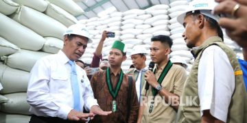 Mentan Amran dan Mahasiswa Kunjungi Gudang Bulog Jawa Timur: Hasilnya Mengagumkan!