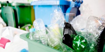 Apa Itu Mikroplastik? Bahaya, Dampak Kesehatan, dan Cara Mengurangi Paparannya