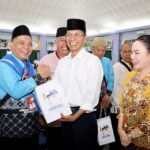 Lepas JCH ke Tanah Suci dan Dibekali Sambal Bilis hingga Rendang, Amsakar-Li Claudia Titip Doa untuk Batam