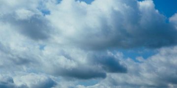 Prakiraan Cuaca Jawa Timur April 2026: Mayoritas Berawan, Cek Wilayah Lainnya