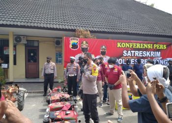 Mobil Pencuri Traktor Ditemukan Telantar di Rembang