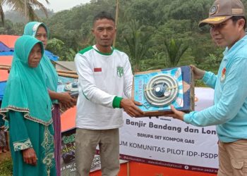 Ratusan Warga Gondang Terima Bantuan dari Pemkab Pasca Banjir dan Longsor