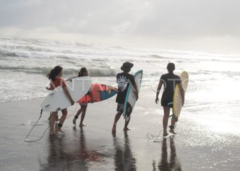 Remaja Hilang Saat Belajar Selancar di Pantai Parangtritis