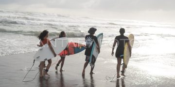 Remaja Hilang Saat Belajar Selancar di Pantai Parangtritis