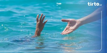 SAR Evakuasi 2 WNA Spanyol yang Pusing dan Muntah dari Pulau Padar
