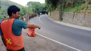 kecelakaan-maut-di-kawasan-Cadas-Pangeran-Sumedang-Jumat-21112025.jpg