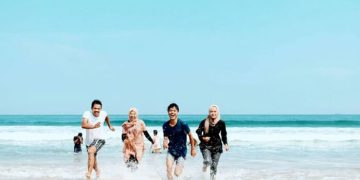 Pantai Tanjung Lestari, Pesona Alam dan Hiburan Muda di Sambas