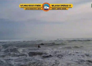 Meski dijaga petugas, remaja belajar surfing hilang ditelan ombak Parangtritis