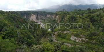 Ngarai Sianok: Keindahan Lembah Curam di Bukittinggi yang Menakjubkan