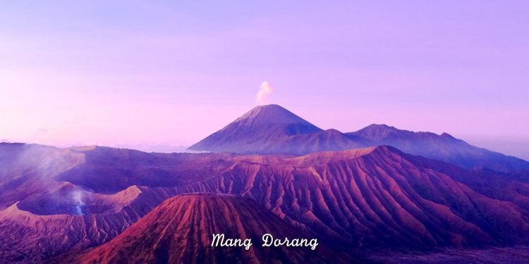 Mengenal Keindahan Gunung Bromo di Jawa Timur: Pemandangan Matahari Terbit dan Kawah Aktif yang Menakjubkan