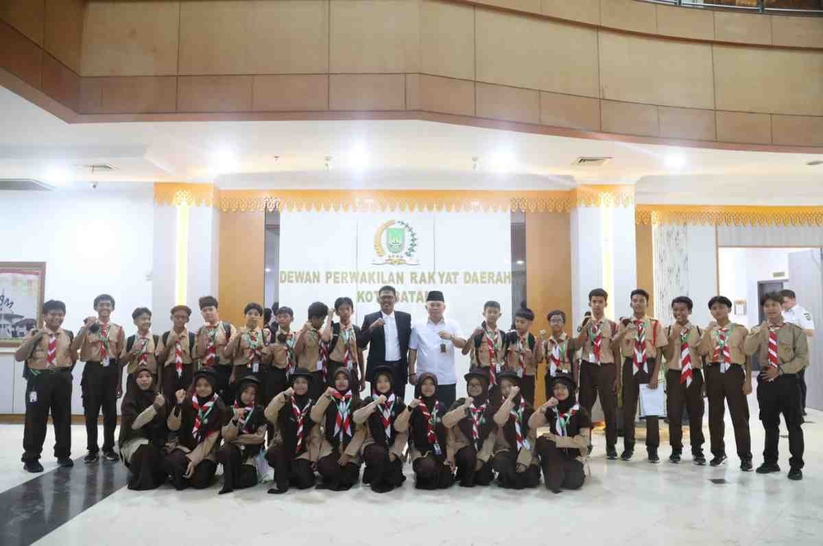 DPRD Kota Batam Terima Kunjungan Edukasi Pelajar SMPIT Alam Mutiara Insani