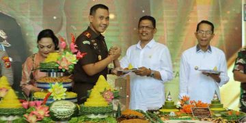 Pimpinan DPRD Ucapkan Selamat Ulang Tahun untuk Kajari Batam