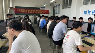 Pemeriksaan pajak di Cirebon membuat heboh, stiker tunggakan pajak terpampang di restoran cepat saji