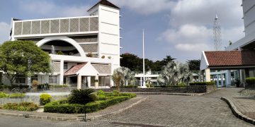 Paradoks Parkir: Kampus Perlu Berani Kendalikan Emisi dengan Sistem Mobilitas