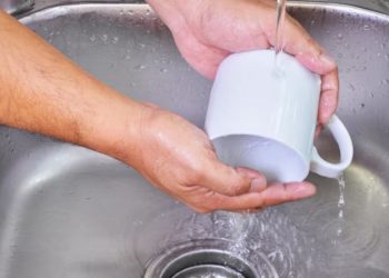 Orang yang Langsung Mencuci Cangkinya, Ini 7 Sifat Unik Menurut Psikologi