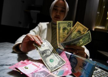 Rupiah melemah di pagi hari, tembus Rp 17.512 per dolar AS