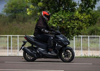 Menghadapi Jalan Licin: Tips Berkendara dari Ahli