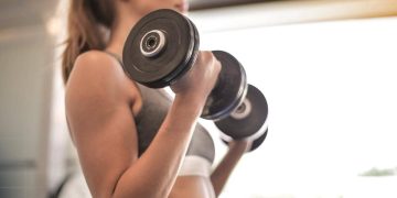 Apa Itu Strength Training? Manfaat, Jenis, dan Latihan yang Efektif