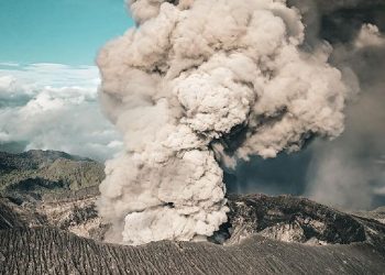 Gunung Dukono Meletus Tiga Kali Pagi Ini