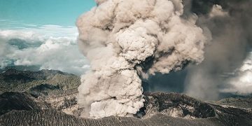 Gunung Dukono Meletus Tiga Kali Pagi Ini