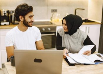 7 cara diskusi memulai bisnis sampingan bersama pasangan