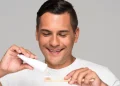 Orang yang Menghabiskan Pasta Gigi Tunjukkan 8 Sifat Ini, Menurut Psikologi