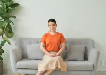 Sering Duduk di Tempat Sama? Ini 7 Ciri Tersembunyi Menurut Psikologi