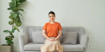 Sering Duduk di Tempat Sama? Ini 7 Ciri Tersembunyi Menurut Psikologi