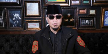 Ahmad Dhani Bimbing Shafeea Hadapi Kritik Netizen
