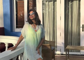 Rayakan Anniversary, 9 Foto Romantis Bipasha Basu dan Suami di Goa