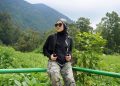 8 Potret Ririe Fairus di Curug Cibeureum, Bogor, Segar!