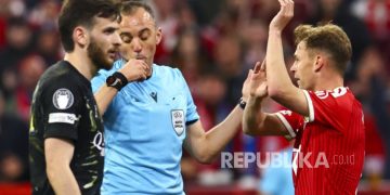 Bukan Skandal, Ini Alasan Bayern Tak Dapat Penalti dari Handball Joao Neves