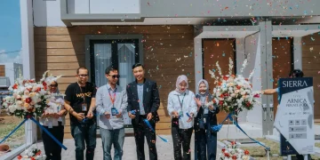 Rumah 2 Lantai dengan Balkon dan Kolam Pribadi di Pusat Kota Sidoarjo