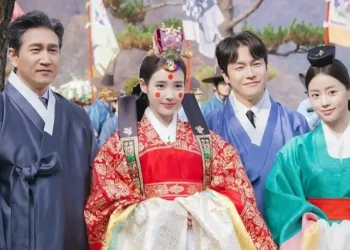 Romansa Terlihat Jelas, Intip Foto Pernikahan IU dan Byeon Woo Seok di Drama Perfect Crown
